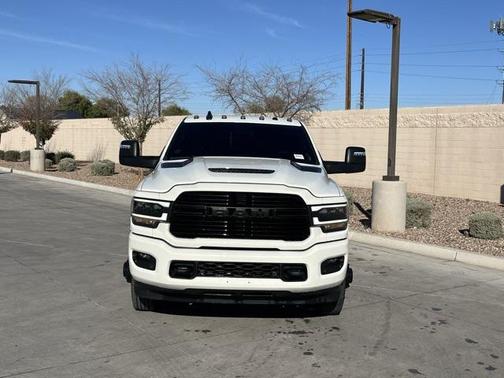 2024 RAM 3500 Laramie Crew Cab 4x4 8' Box