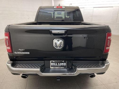 Diamond Black Crystal Pearlcoat 2019 RAM 1500 Laramie