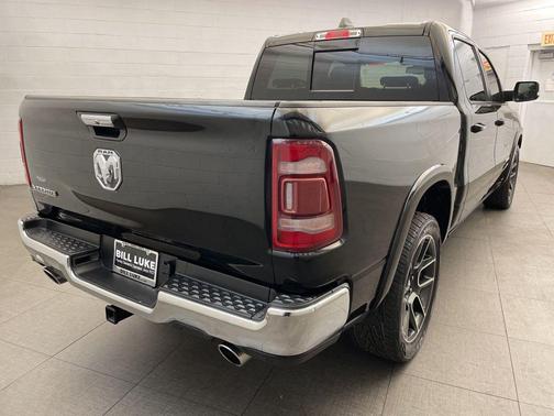 Diamond Black Crystal Pearlcoat 2019 RAM 1500 Laramie
