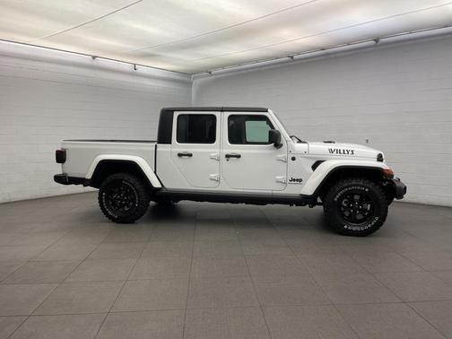 2025 Jeep Gladiator Willys