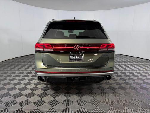 Avocado Green Pearl 2024 Volkswagen Atlas 2.0T SE w/Technology 4MOTION
