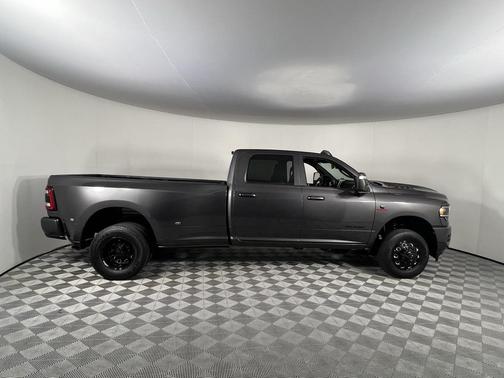 2023 RAM 3500 Laramie Crew Cab 4x4 8' Box