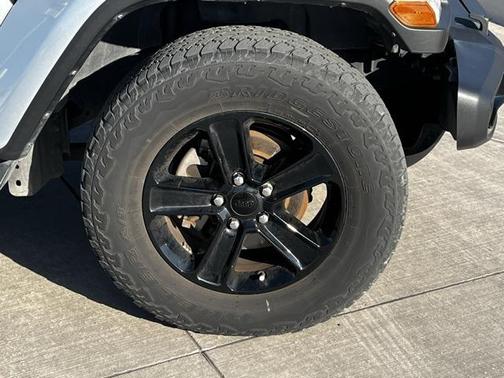 2023 Jeep Wrangler 4-Door Sahara Altitude 4x4