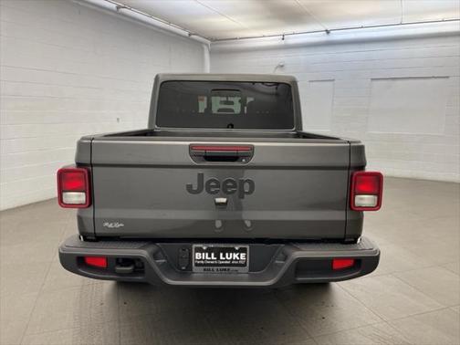 2025 Jeep Gladiator Nighthawk