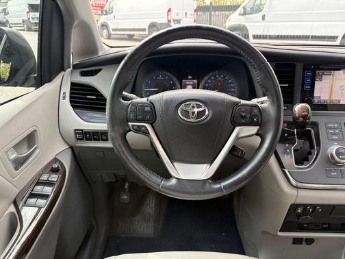Predawn Gray Mica 2017 Toyota Sienna XLE Premium