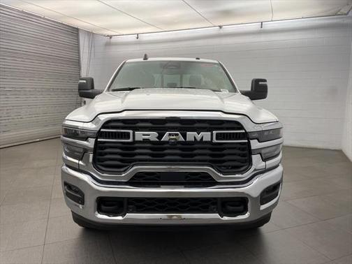 2025 RAM 2500 Tradesman Crew Cab 4x4 6'4' Box