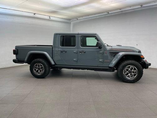 Anvil Clearcoat 2026 Jeep Gladiator Shadow Ops