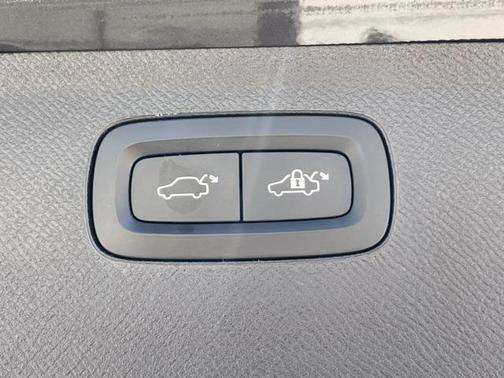 2023 Volvo XC90 Recharge Plug-In Hybrid T8 Plus Bright Theme 7-Seater