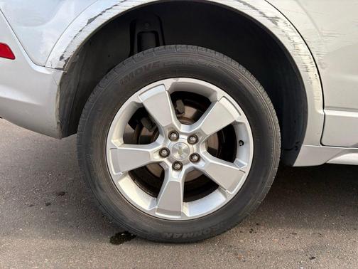 Silver Ice Metallic 2013 Chevrolet Captiva Sport LTZ