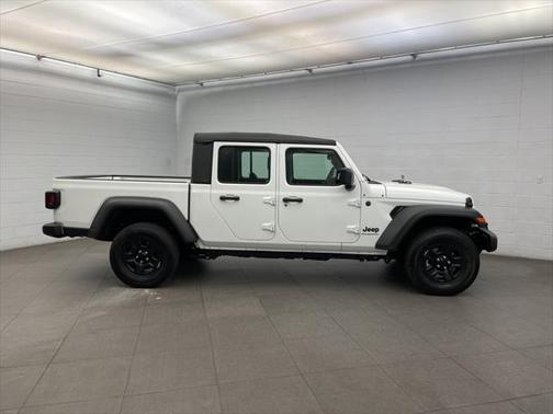 2025 Jeep Gladiator Sport
