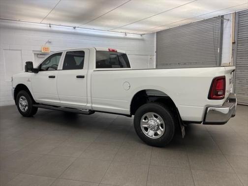 2025 RAM 3500 Tradesman Crew Cab 4x4 8' Box
