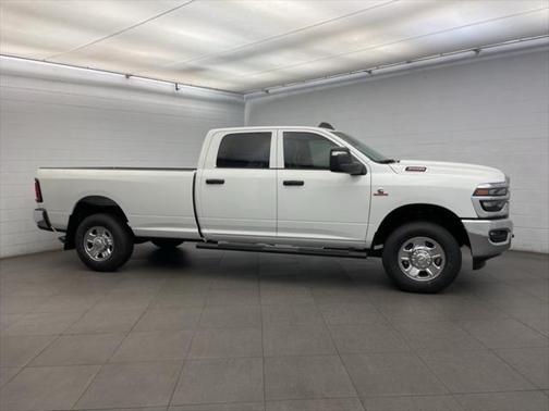 2025 RAM 3500 Tradesman Crew Cab 4x4 8' Box