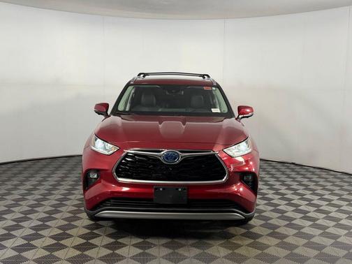 Ruby Flare Pearl 2023 Toyota Highlander Hybrid Platinum