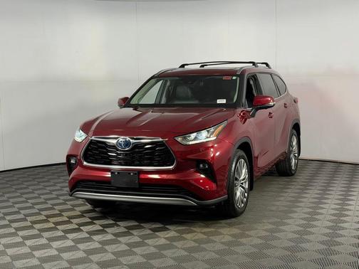 Ruby Flare Pearl 2023 Toyota Highlander Hybrid Platinum