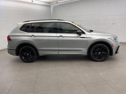 Pyrite Silver Metallic 2022 Volkswagen Tiguan 2.0T SE R-Line Black 4MOTION