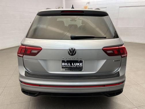 Pyrite Silver Metallic 2022 Volkswagen Tiguan 2.0T SE R-Line Black 4MOTION
