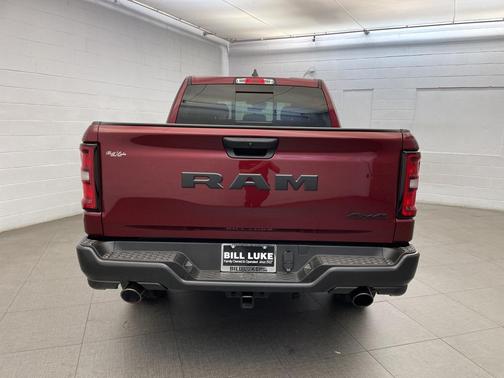2026 RAM 1500 Warlock Crew Cab 4x4 5'7' Box