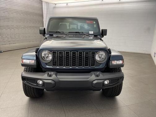 2025 Jeep Gladiator Nighthawk