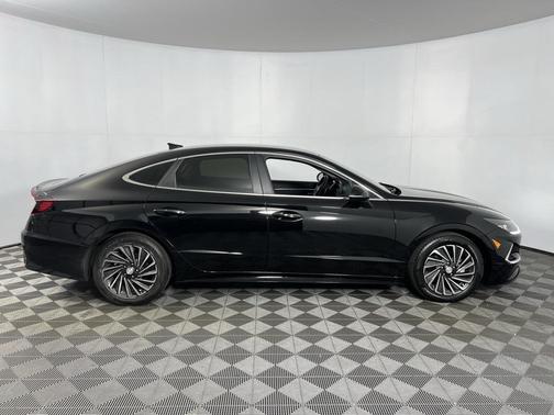 2022 Hyundai SONATA Hybrid SE