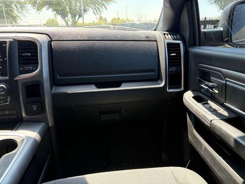 Diamond Black Crystal Pearlcoat 2021 RAM 1500 Classic Warlock Quad Cab 4x4 6'4' Box