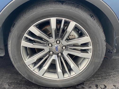 Photo 5 of 40 of 2018 Ford Explorer Platinum