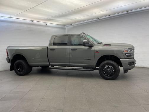 2026 RAM 3500 Big Horn Crew Cab 4x4 8' Box