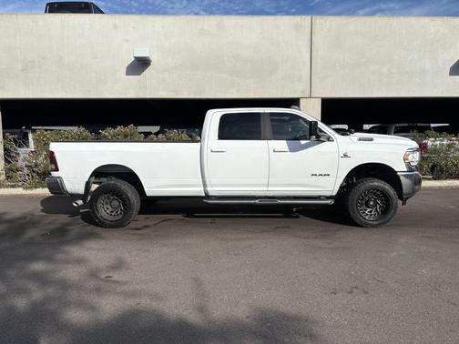 2021 RAM 2500 Big Horn Crew Cab 4x4 8' Box
