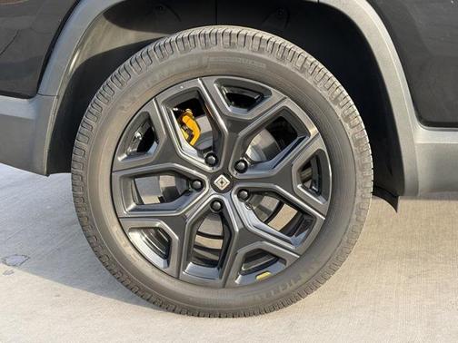 2023 Rivian R1S Adventure
