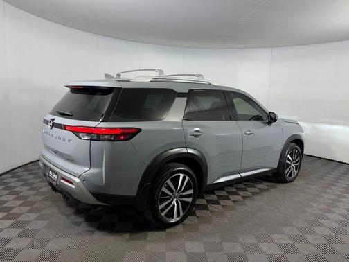 Boulder Gray Pearl 2025 Nissan Pathfinder Platinum FWD