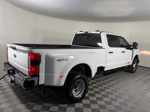 Oxford White 2025 Ford F-350 XL