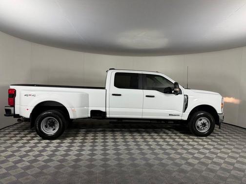 Oxford White 2025 Ford F-350 XL