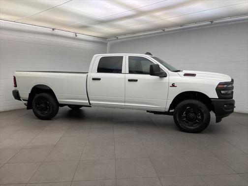 2025 RAM 2500 Tradesman Crew Cab 4x4 8' Box