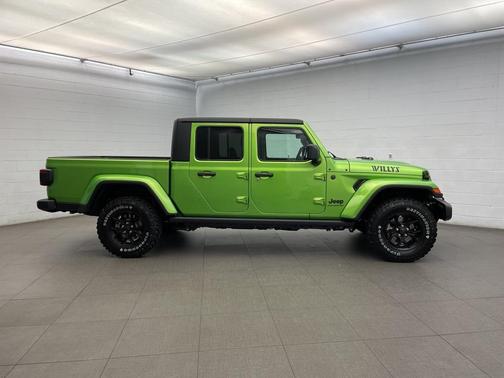 2025 Jeep Gladiator Willys