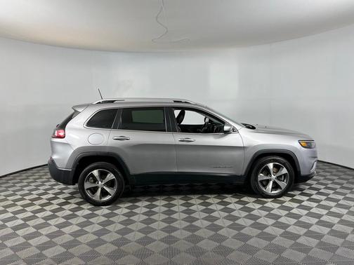 Photo 4 of 53 of 2020 Jeep Cherokee Limited