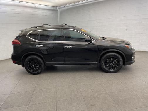 Magnetic Black 2018 Nissan Rogue SV