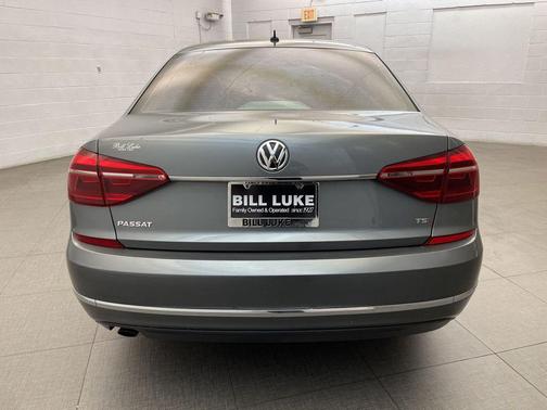 Platinum Gray Metallic 2017 Volkswagen Passat 1.8T S