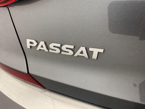 Platinum Gray Metallic 2017 Volkswagen Passat 1.8T S