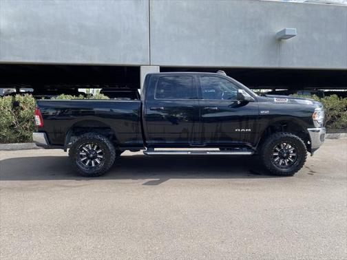 2022 RAM 2500 Big Horn Crew Cab 4x4 6'4' Box