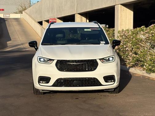 2025 Chrysler Pacifica L