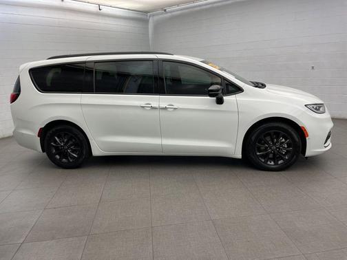 2025 Chrysler Pacifica L