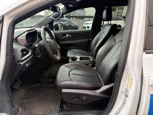 2025 Chrysler Pacifica L