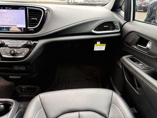 2025 Chrysler Pacifica L