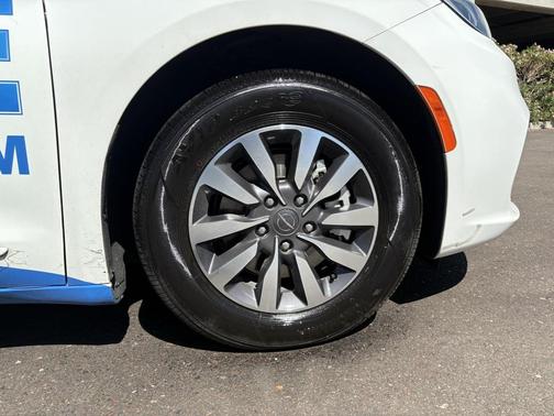 2023 Chrysler Pacifica Hybrid Limited