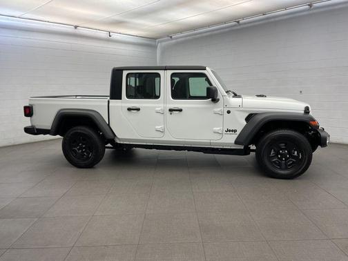 2026 Jeep Gladiator Sport