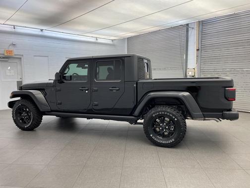 2025 Jeep Gladiator Willys