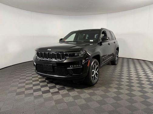 Diamond Black Crystal Pearlcoat 2024 Jeep Grand Cherokee Limited