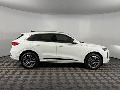 2025 Audi Q5 Premium TFSI quattro S tronic