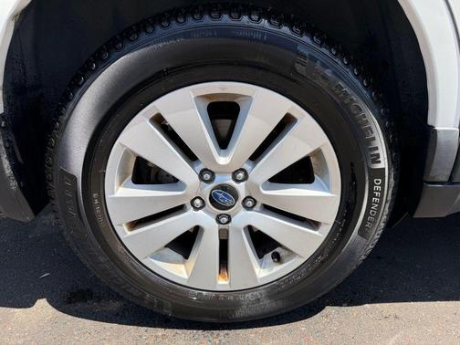 Crystal White Pearl 2015 Subaru Outback 2.5i Premium