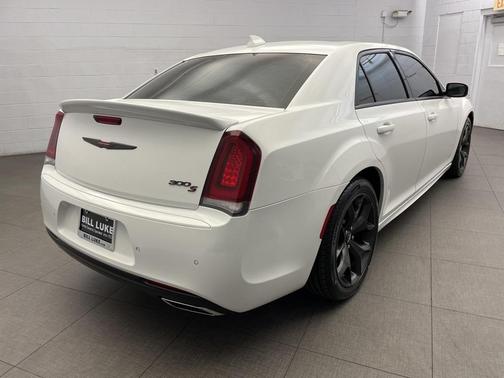 2022 Chrysler 300 S