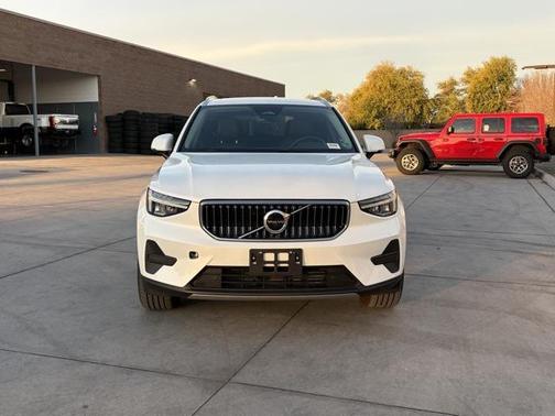 2025 Volvo XC40 B5 Core Bright Theme